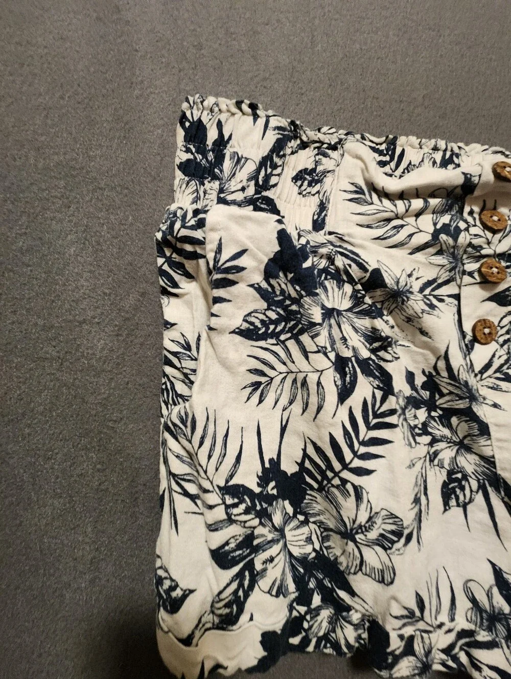 Jolt Shorts Women Size Large White & Blie Floral Linen Blend Pockets